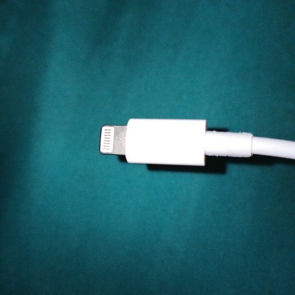 Lighting Adapter Cable To 30 Pin Charge Synchronisation. White. Iphone - Picture 7 of 7